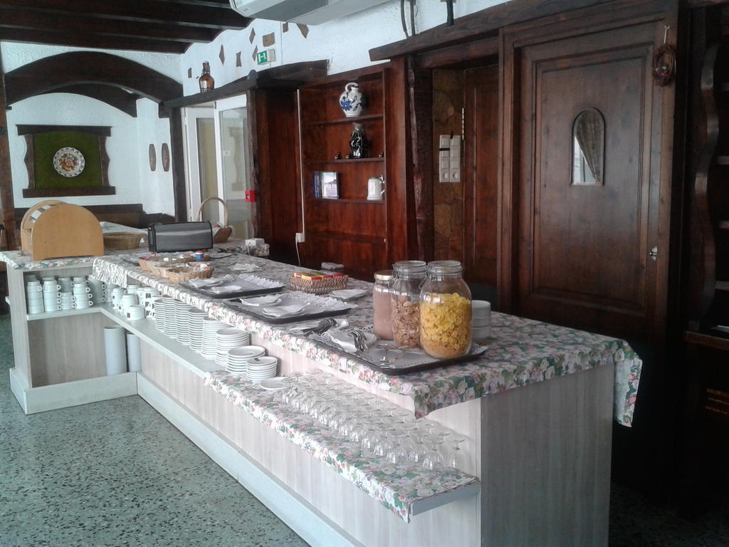 Hotel Marbella Roses Esterno foto