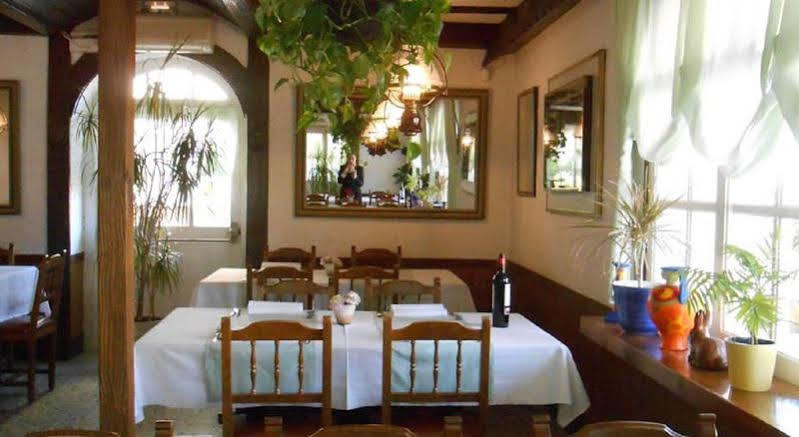 Hotel Marbella Roses Esterno foto