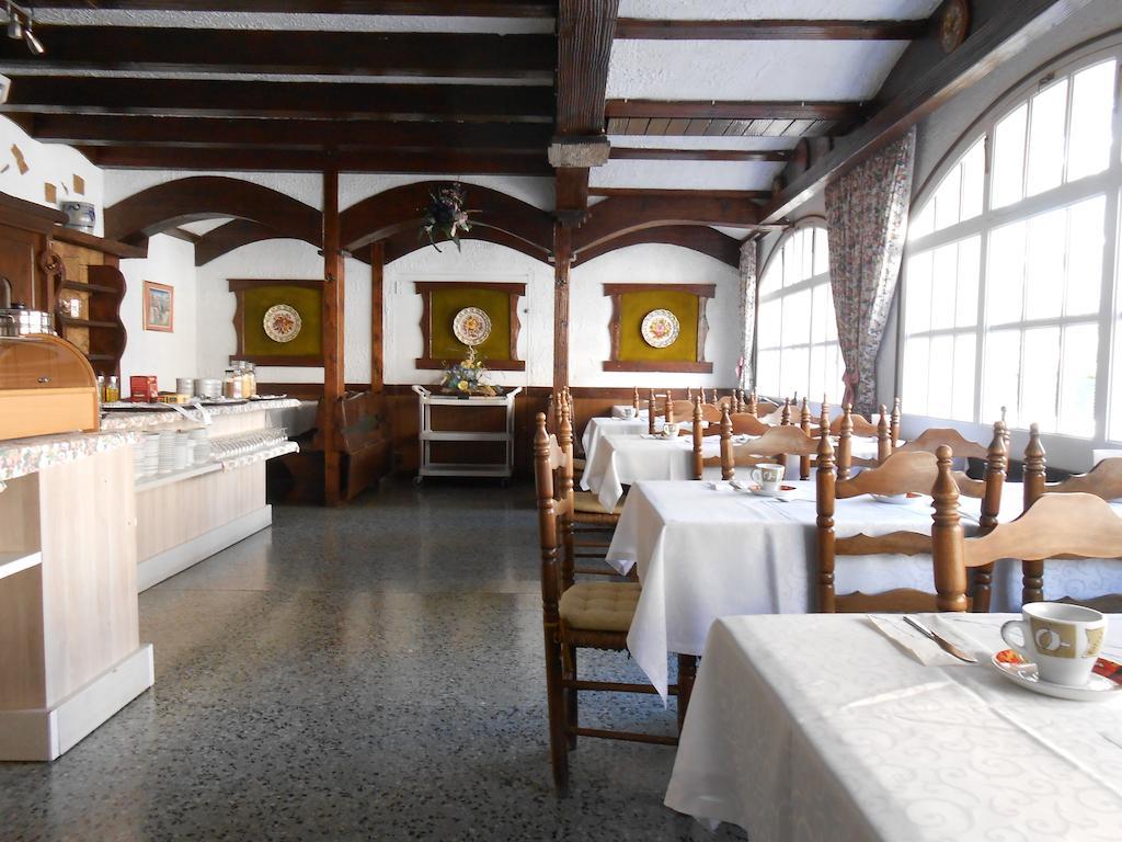 Hotel Marbella Roses Esterno foto