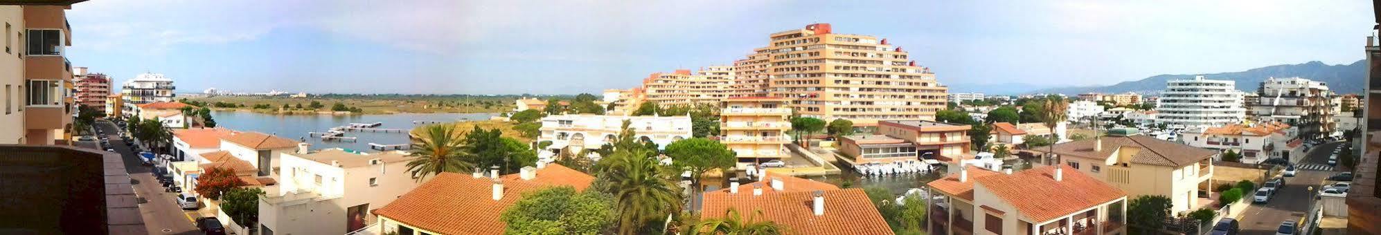 Hotel Marbella Roses Esterno foto